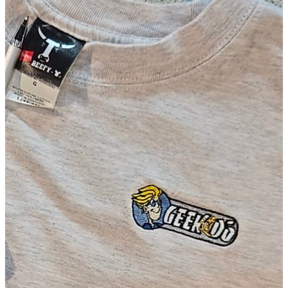 VTG Geekdo Mens L Grey Embroidered Patch T Shirt Comic Con Geek Dó Y2K Beefy-T - Picture 2 of 7